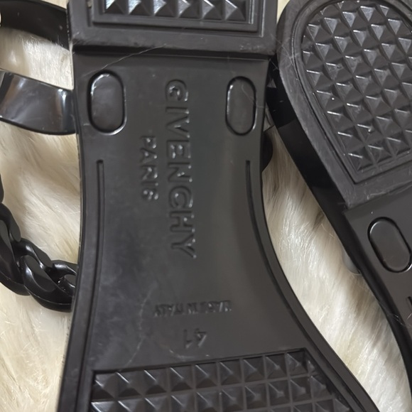 Givenchy Elegant Black Sandals - Picture 5 of 6